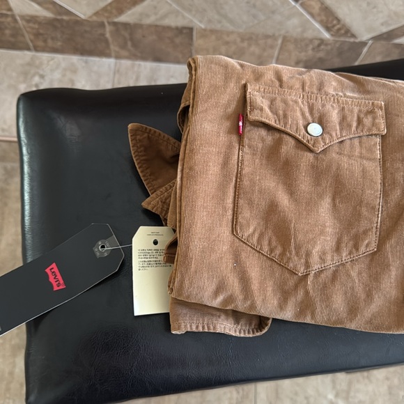 Levi’s Barstow” Corduroy Western Shirt in Large. Made in India. - Picture 8 of 9